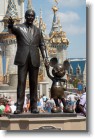 disney06 (6) * Disneyworld, Magic Kingdom 2006, Walt & Mickey * 802 x 1200 * (410KB)